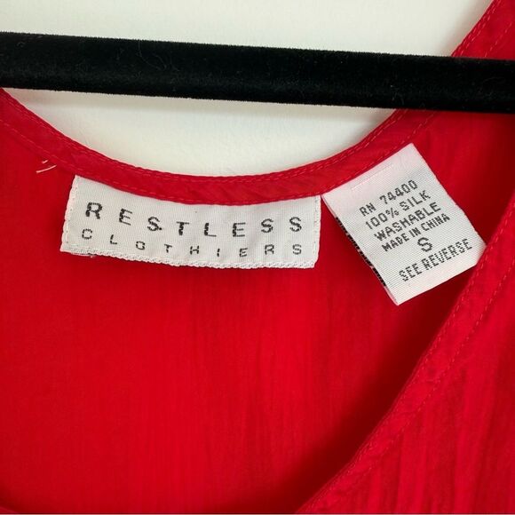 RESTLESS CLOTHEIRS | Vintage 100% silk top - Picture 2 of 6